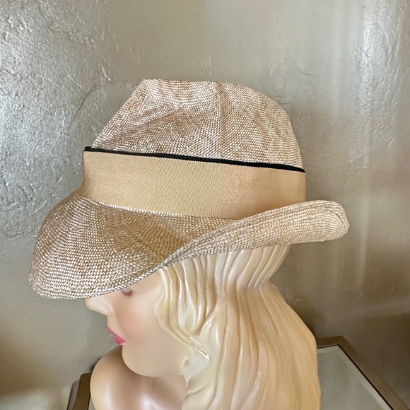 UNIQUE 1960s\' VARIEGATED STRAW FEDORA WITH BLACK EDGED GROSGRAIN TRIM & FEATHERS main image 5